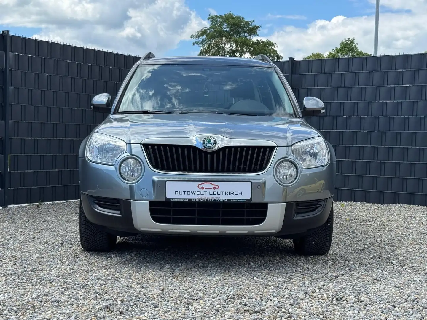 Skoda Yeti Elegance 2.0 TDI ELEGANCE KLIMA PDC NAVI Grau - 2