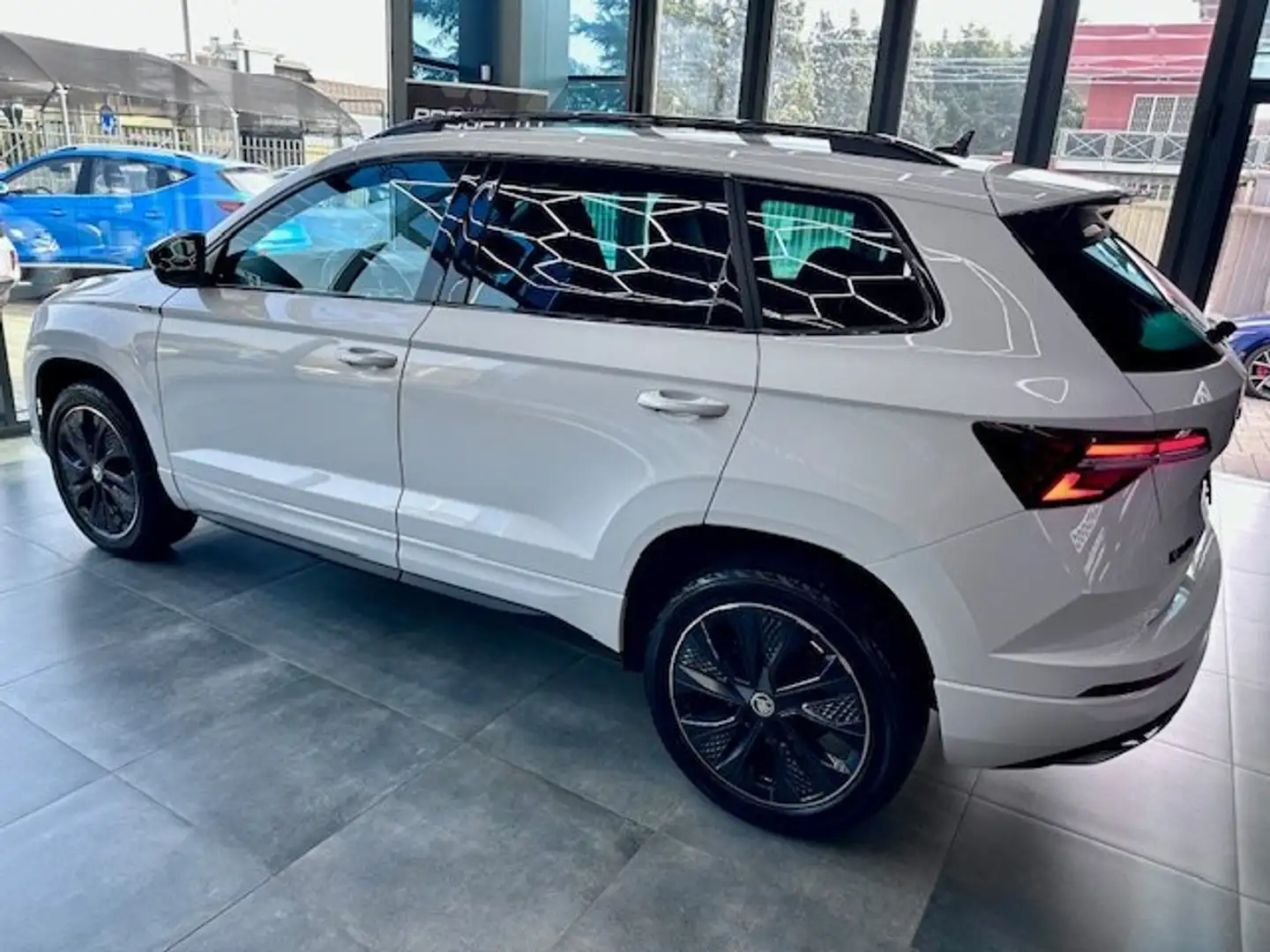 Skoda Karoq Karoq 1.5 Tsi Sportline AUTOMATICA Weiß - 2