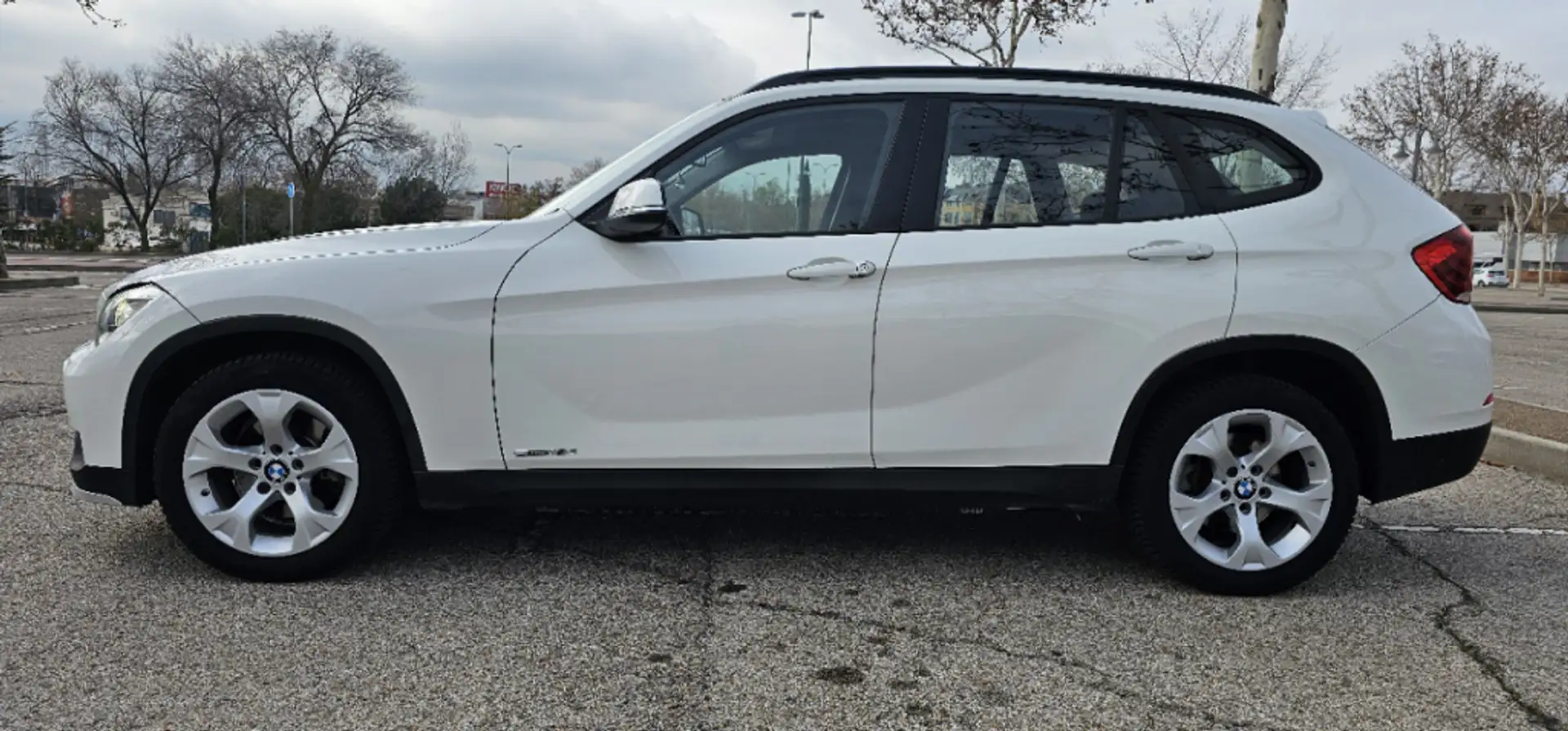 BMW X1 sDrive 18dA Bílá - 2