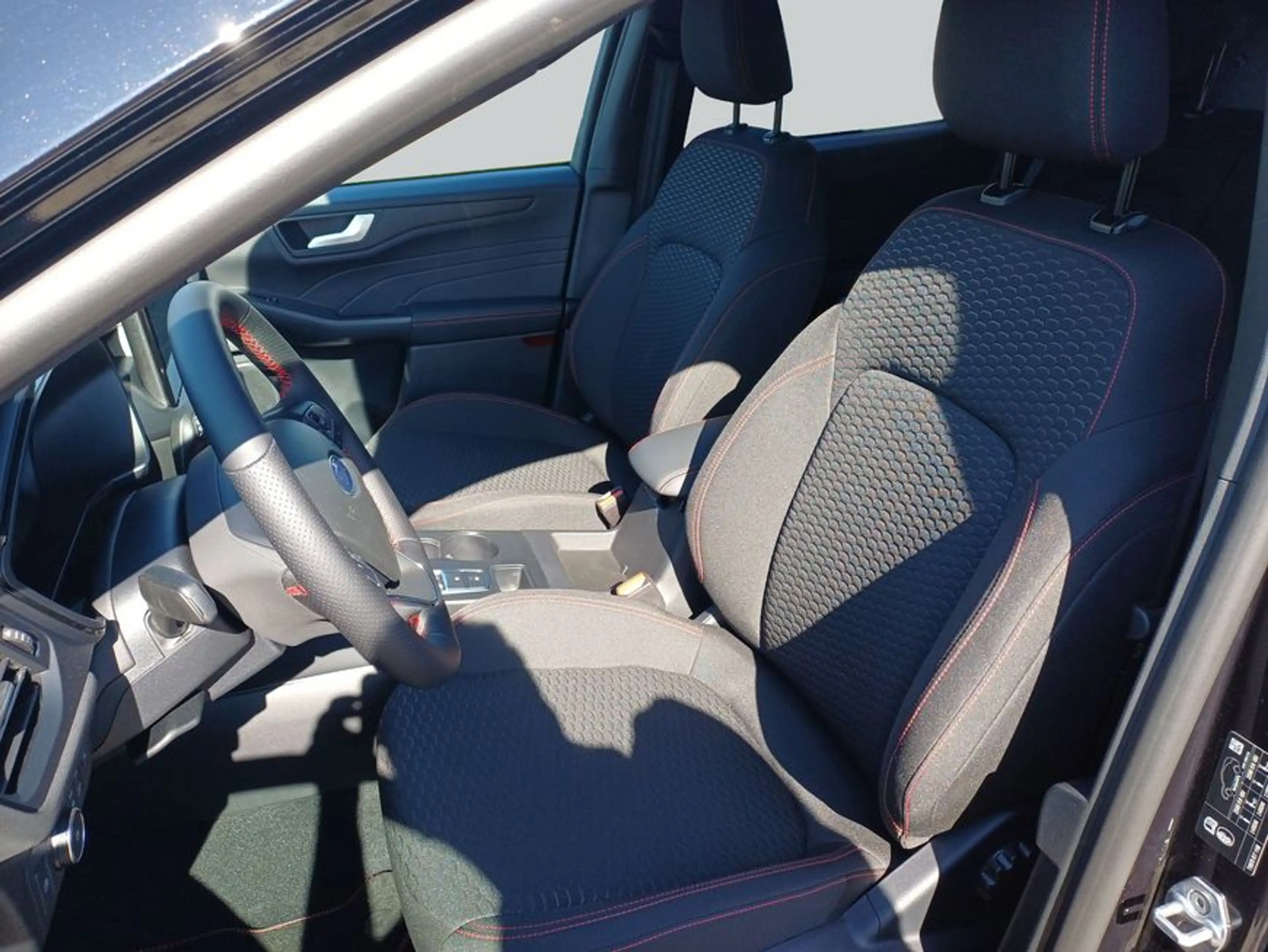 Ford Kuga 2.5 Duratec PHEV ST-LINE 112 kW, 5-türig — photo 11