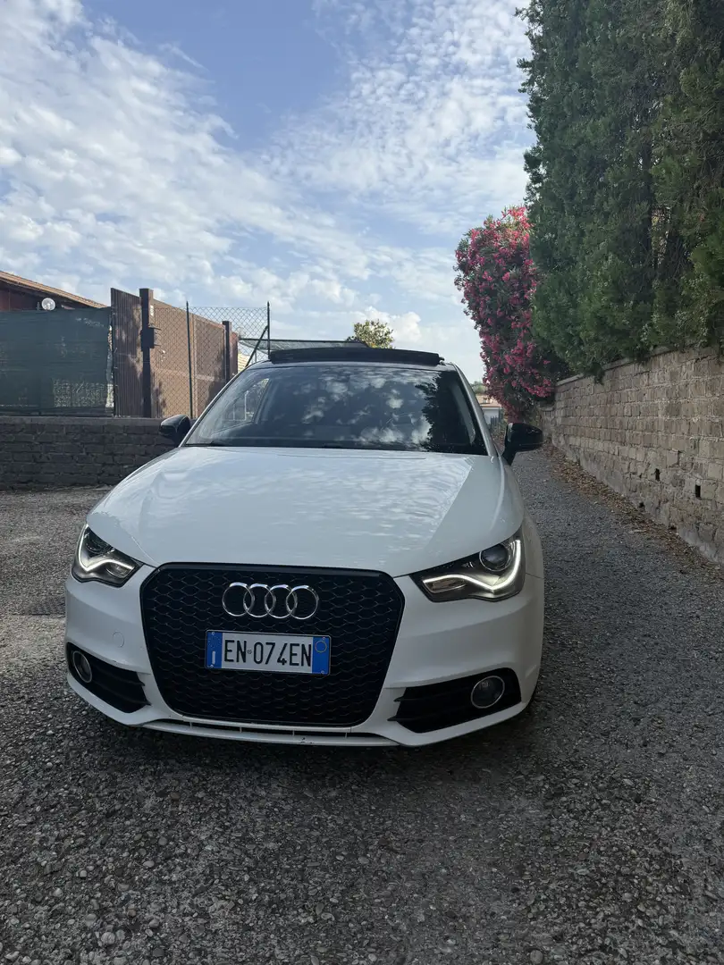 Audi A1 1.6 tdi Attraction c/clima s-tronic - 1