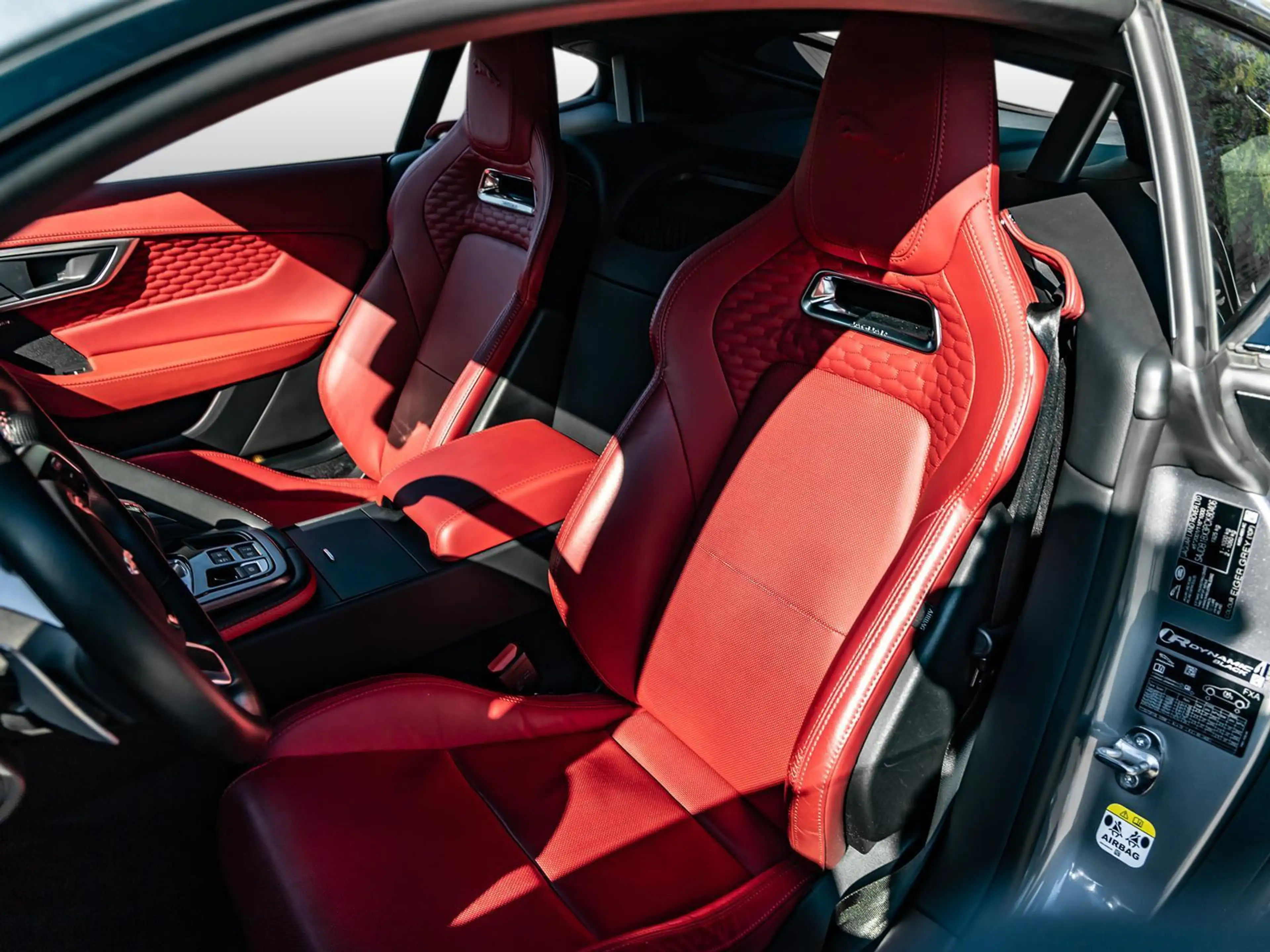 Jaguar F-Type P300 R-Dynamic Black NAVI PDC LED — photo 7