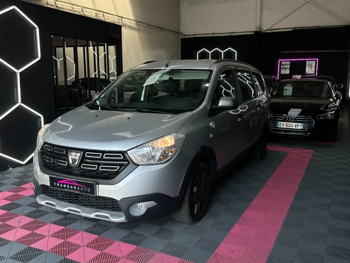Dacia Lodgy Explorer 7 Places 110 ch 1.5 DCi ~ Climatisation ~ GPS ~ Caméra de recul ~ Régulateur Gris - 2