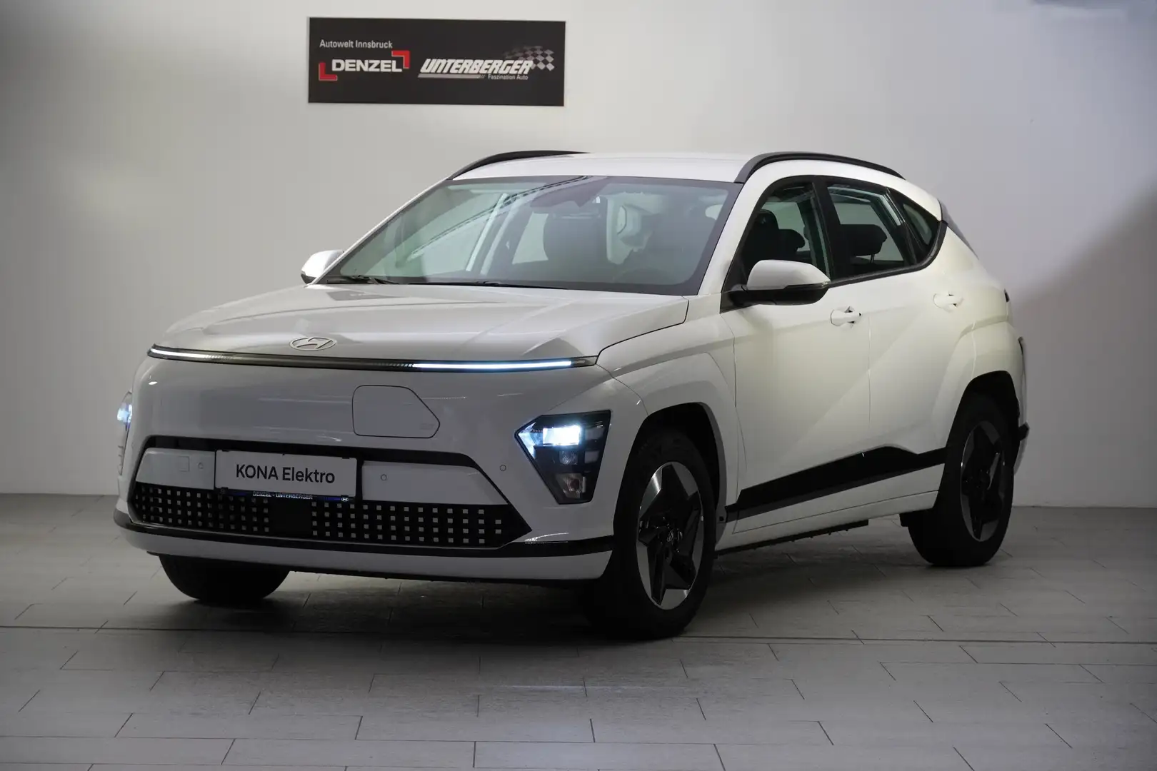Hyundai KONA EV Smart Line 48,6 kWh abz.Superbonus Weiß - 1