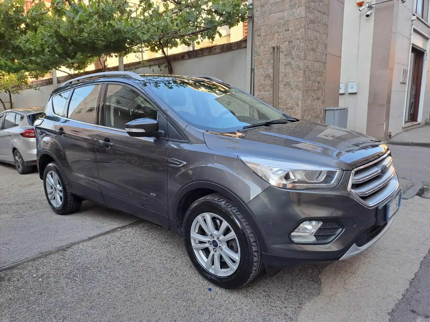 Ford Kuga Kuga 2.0 tdci AWD tagliandi certificati Gris - 1