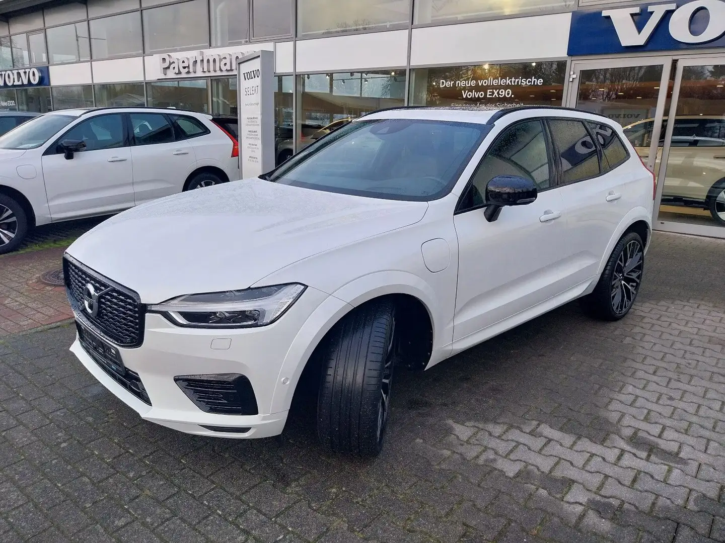 Volvo XC60 R Design Recharge Plug-In Hybrid AWD Bianco - 2