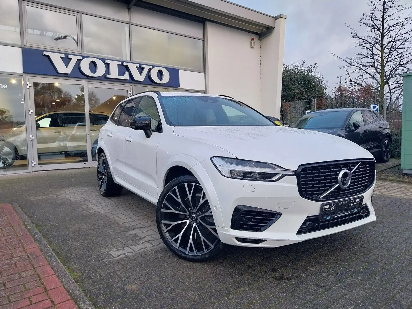 Volvo XC60 R Design Recharge Plug-In Hybrid AWD Bianco - 1