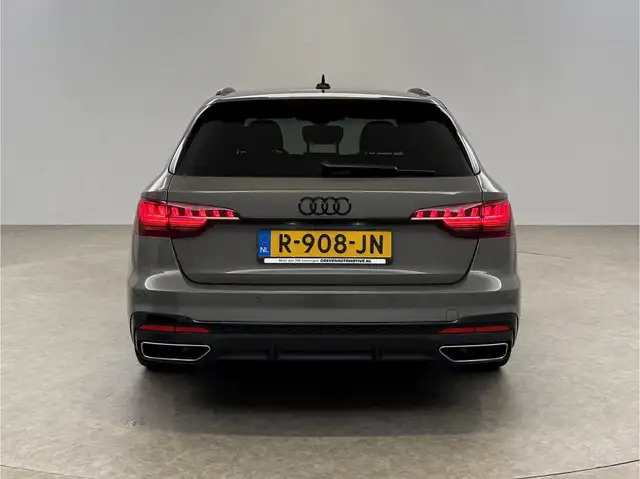 Audi A4 view 9