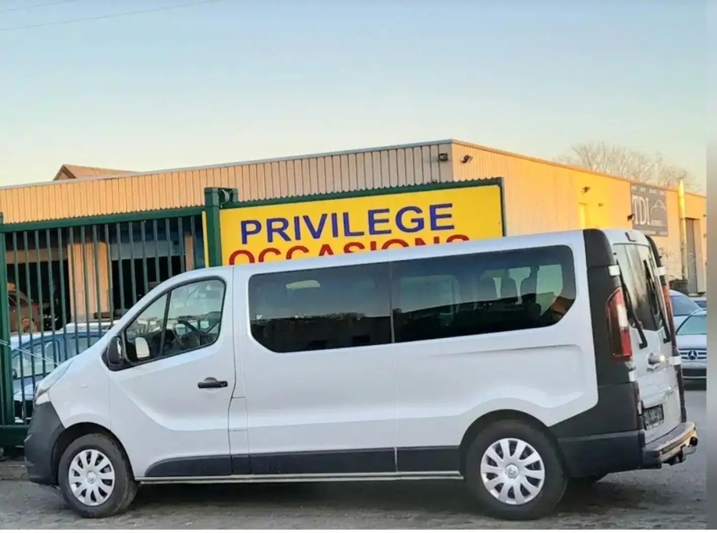 Renault Trafic 9 PLACES 125CV LONG AIRCO L2H1 EURO 6B att rem Gris - 1