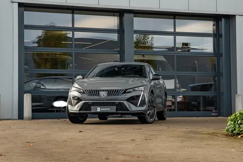PEUGEOT 408