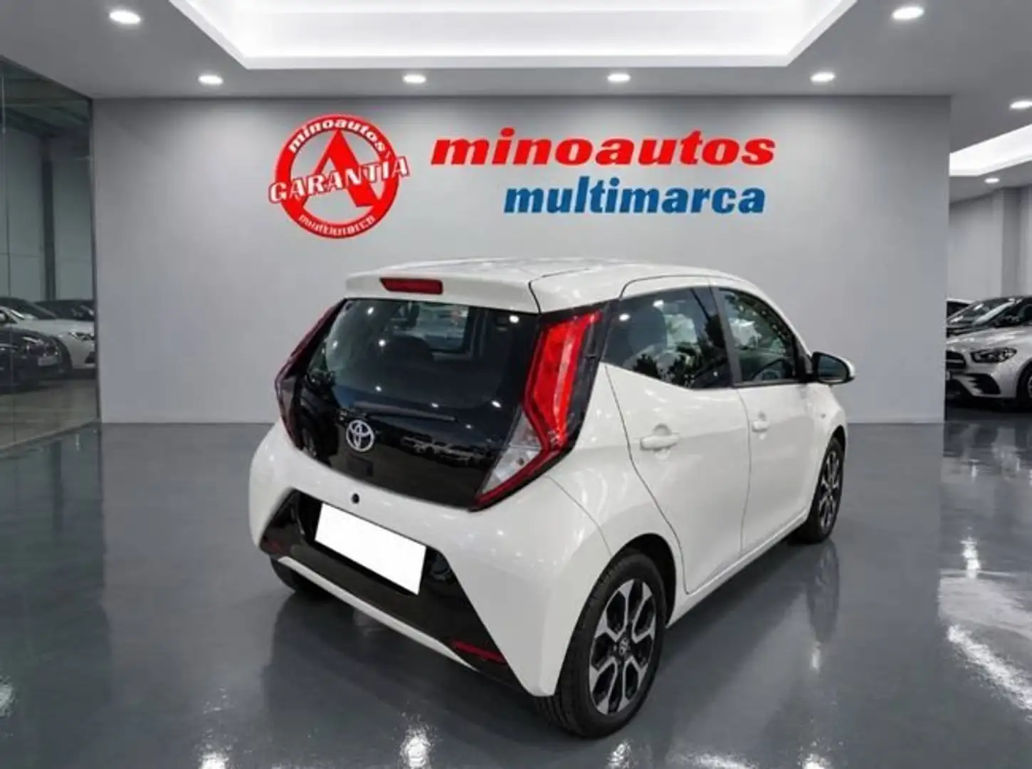 Toyota Aygo 1.0 72 CV X-PLAY Blanco - 2