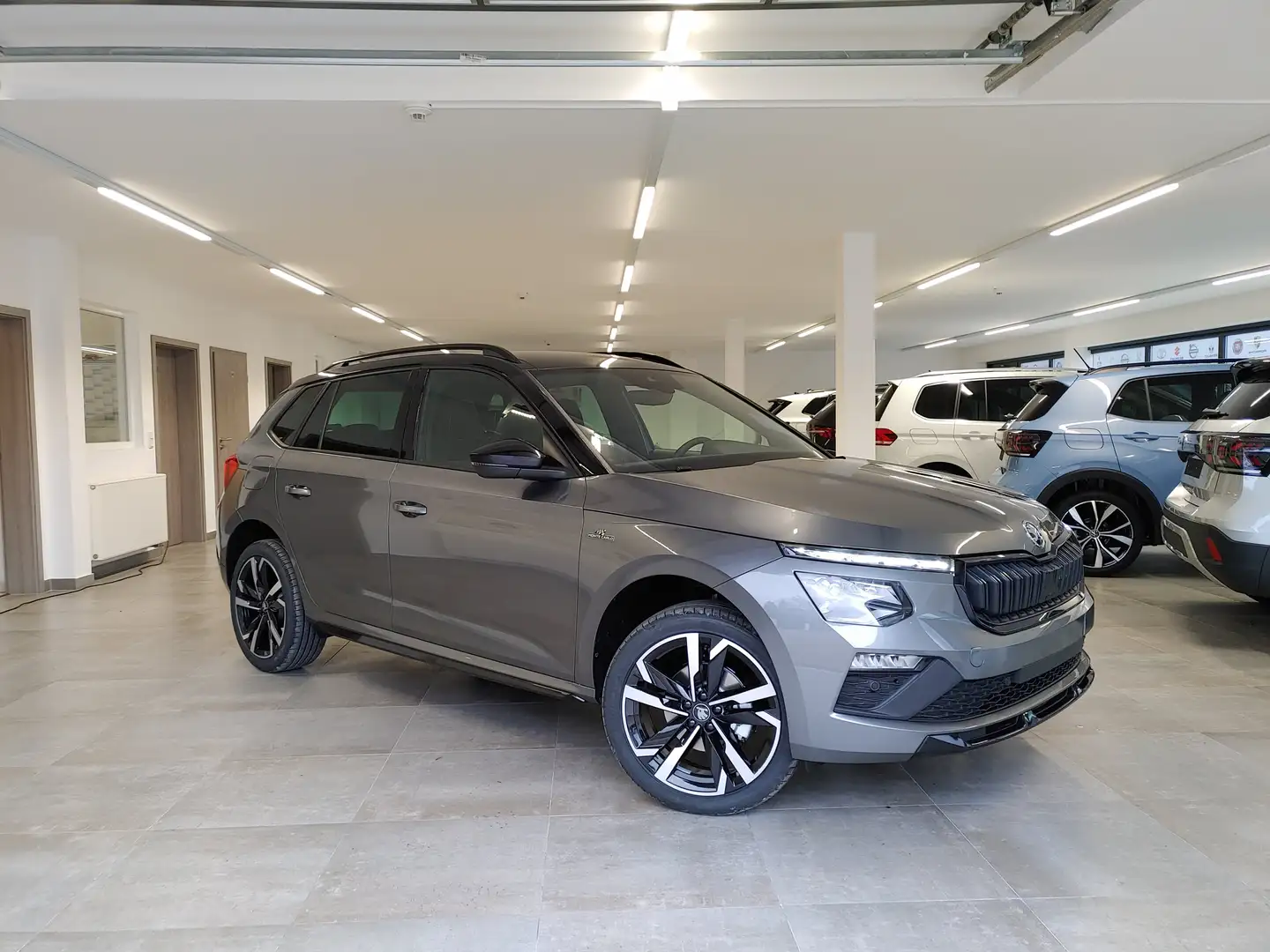 Skoda Kamiq 1.0 TSI DSG Monte Carlo Matrix/AHK/Pano/SmartLink Grau - 1