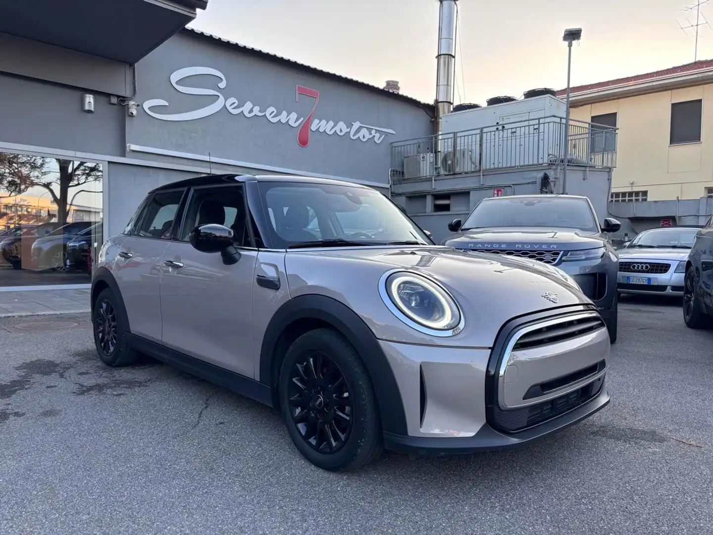 MINI Cooper 1.5 Cooper Essential 5P - SENZA VINCOLI FINANZIARI Grigio - 1