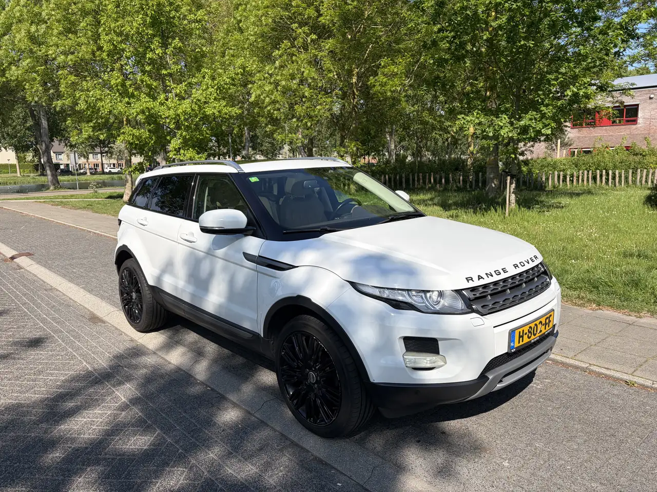 Land Rover Range Rover Evoque 2.2 TD4 4WD Prestige — photo 1 of 12