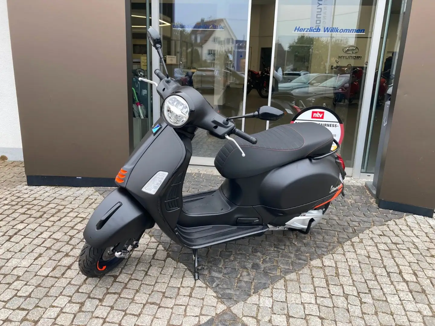 Vespa GTS Super Sport 310 - 1