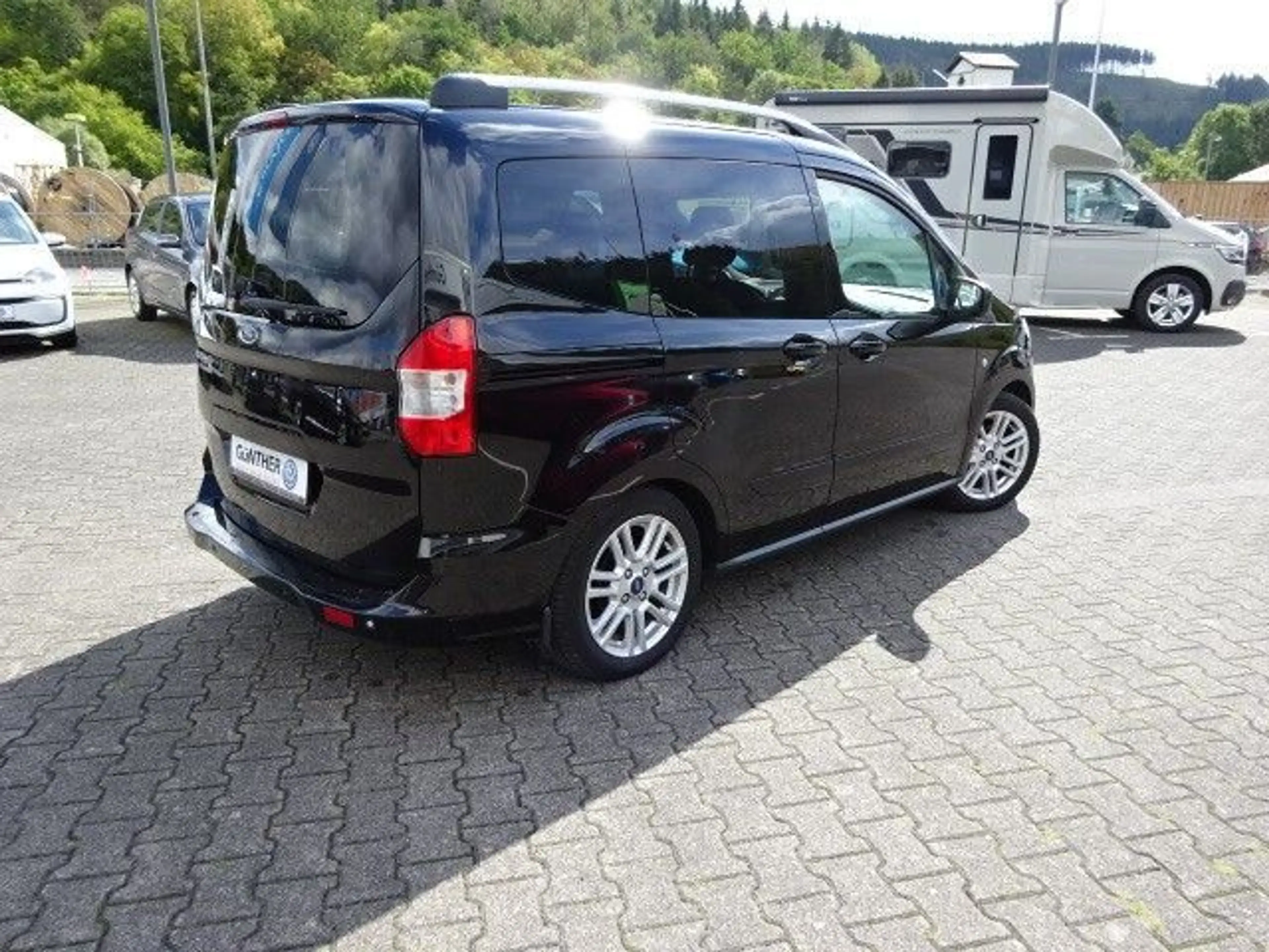 Ford Tourneo Courier Titanium 1.0 EcoBoost*Klima*SHZ* — photo 3