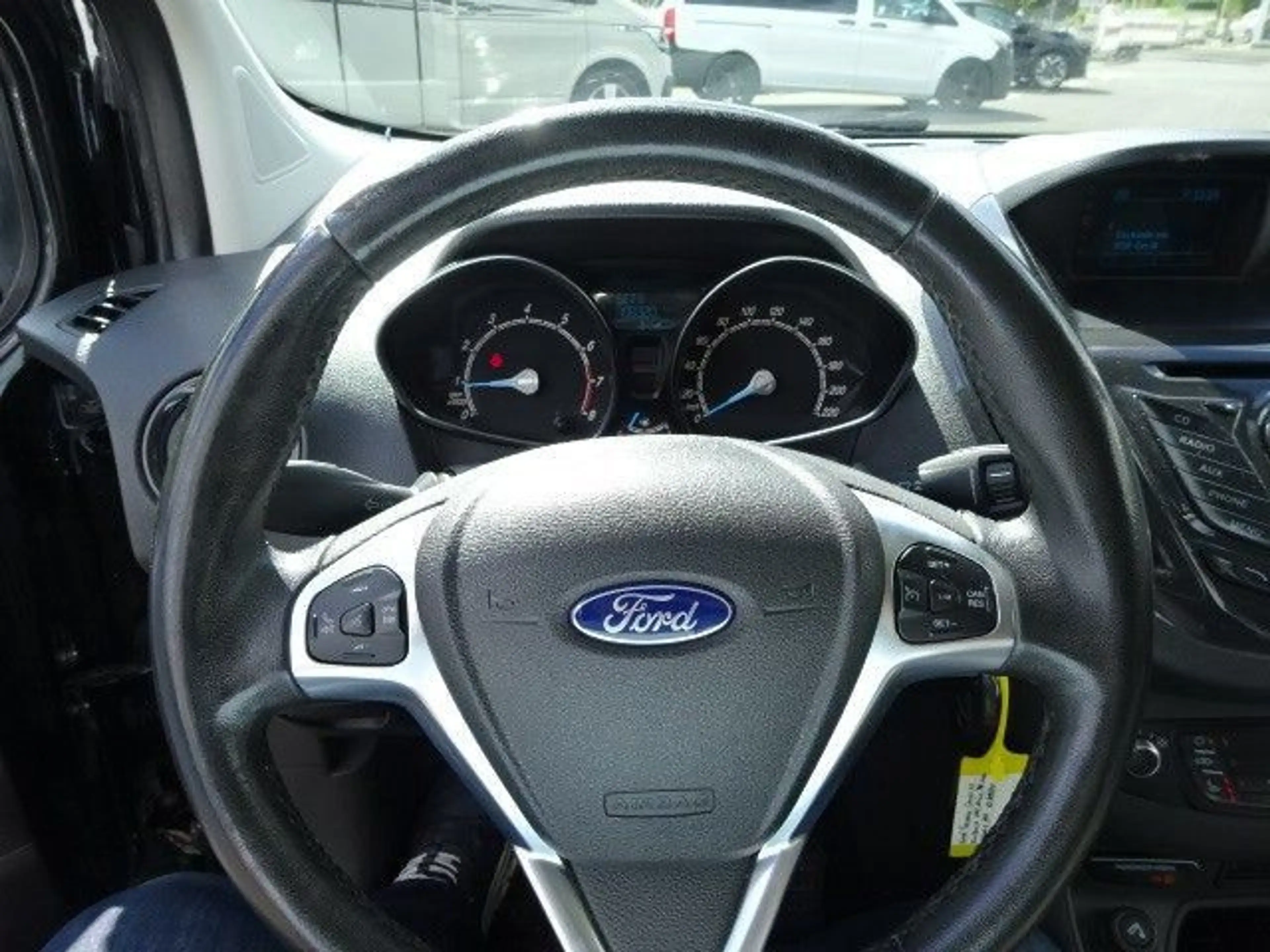 Ford Tourneo Courier Titanium 1.0 EcoBoost*Klima*SHZ* — photo 8