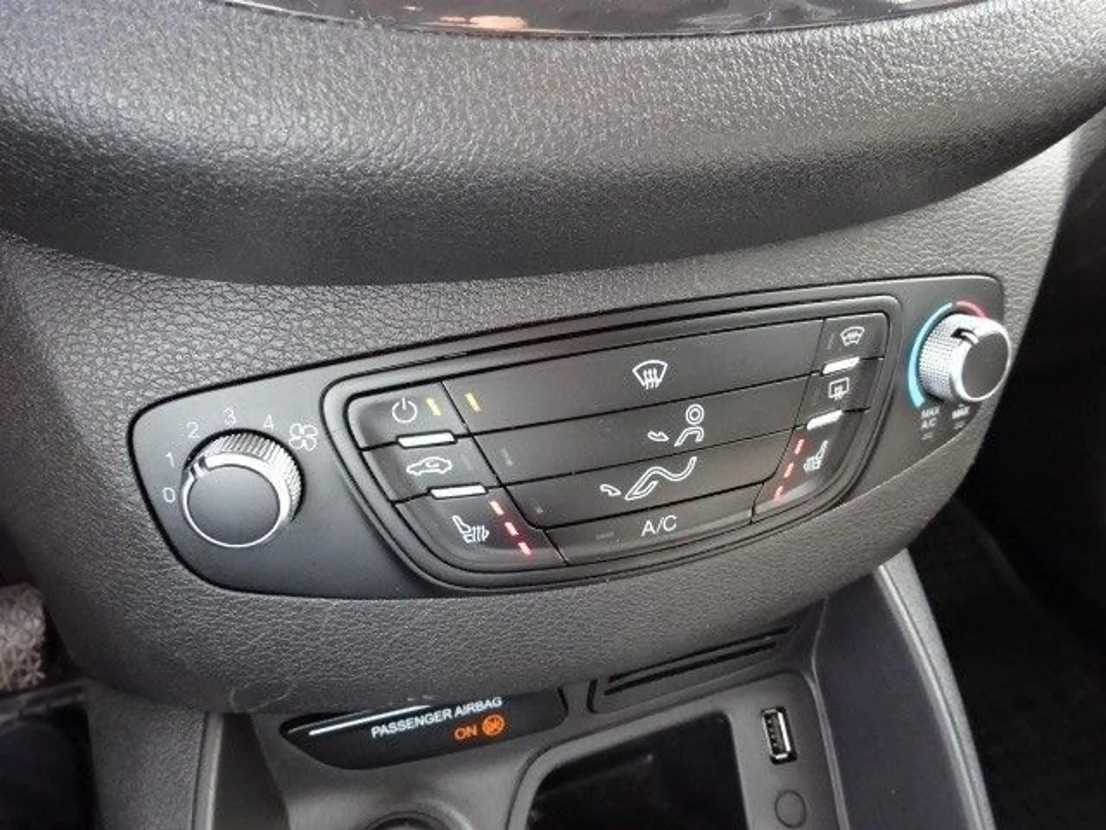 Ford Tourneo Courier Titanium 1.0 EcoBoost*Klima*SHZ* — photo 9