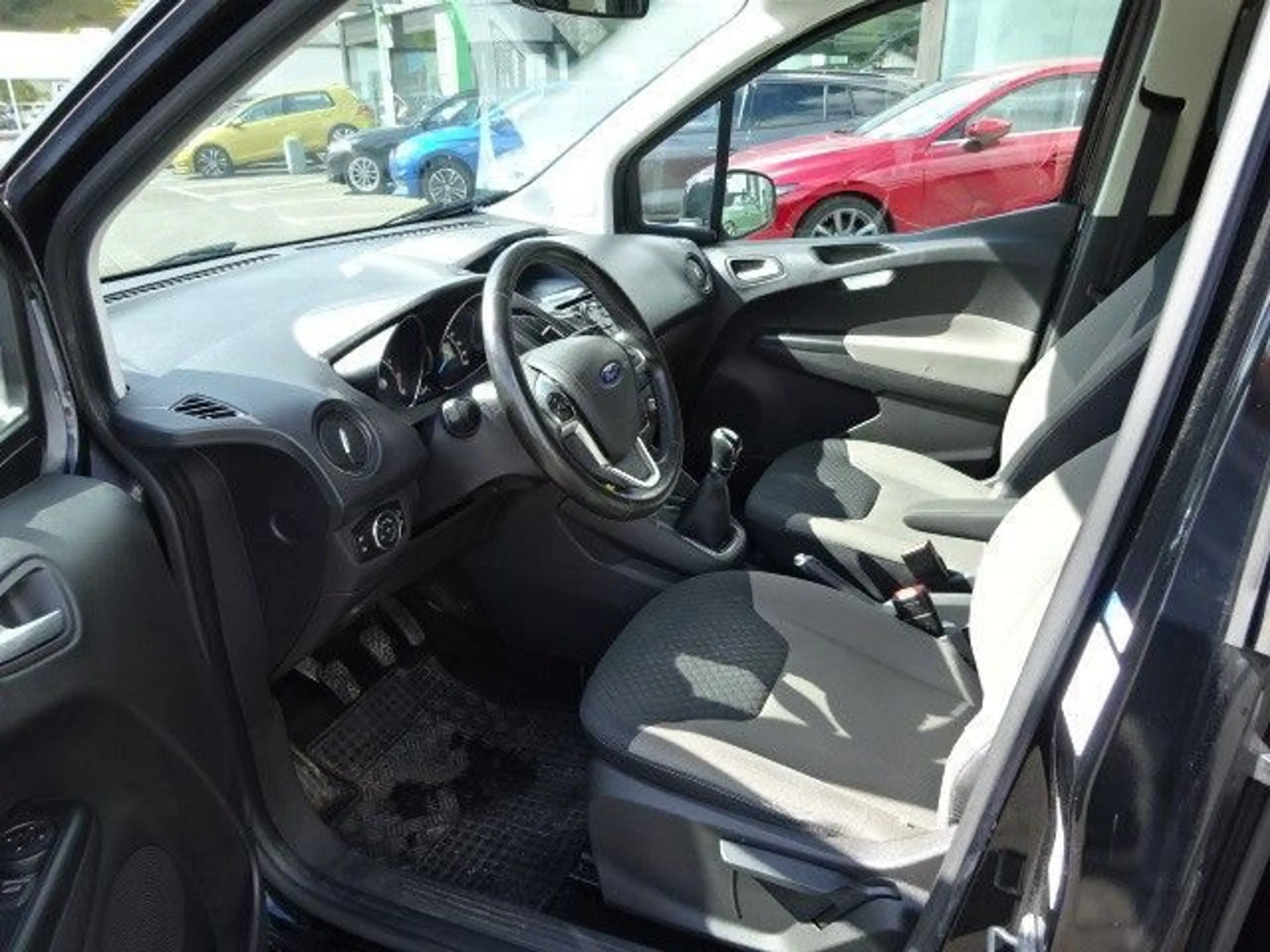 Ford Tourneo Courier Titanium 1.0 EcoBoost*Klima*SHZ* — photo 7