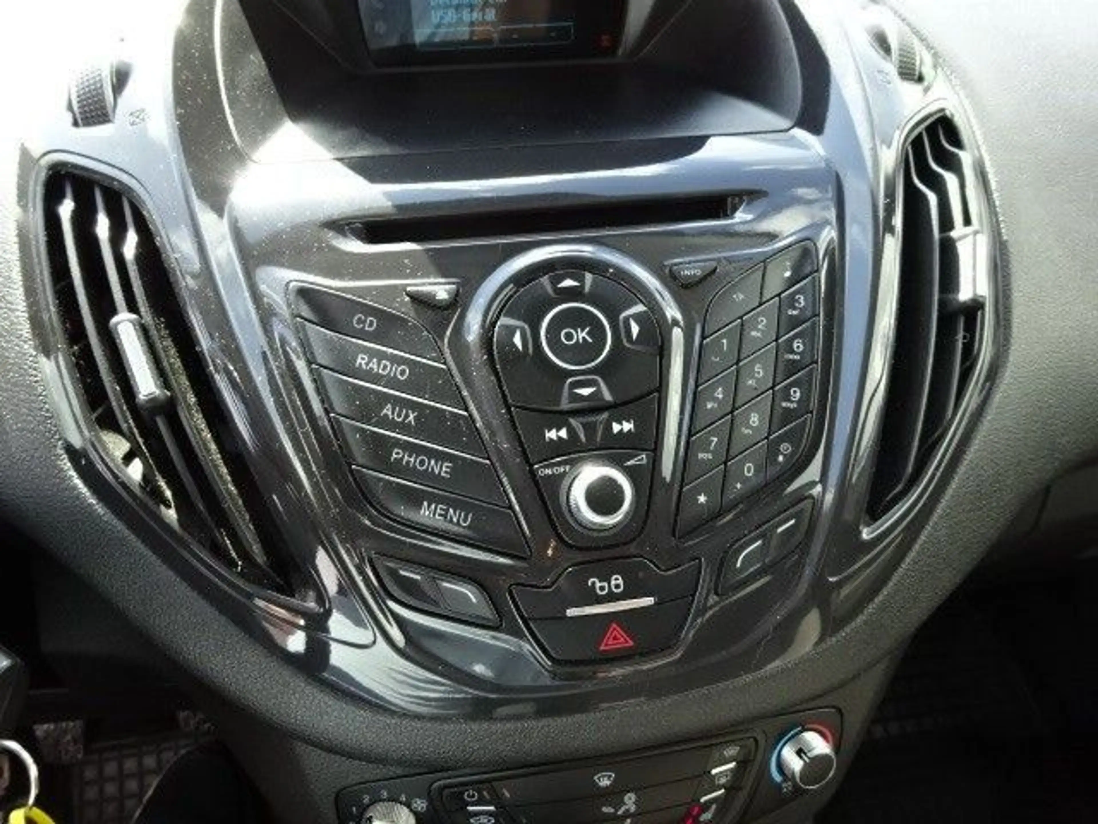 Ford Tourneo Courier Titanium 1.0 EcoBoost*Klima*SHZ* — photo 11