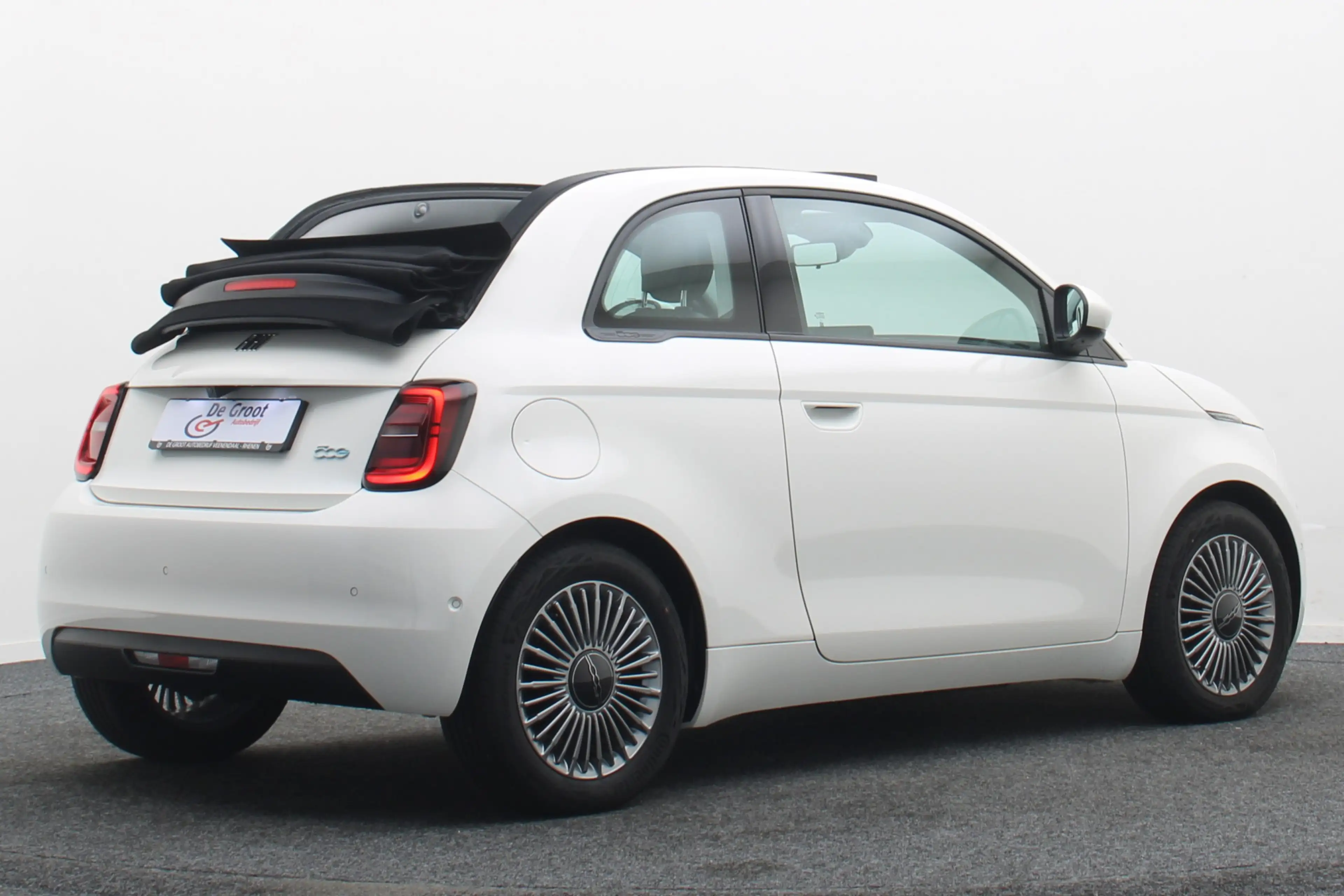 Fiat 500C Icon 42 kWh Cabrio Virtual Cockpit, Climate, Cruis — photo 17