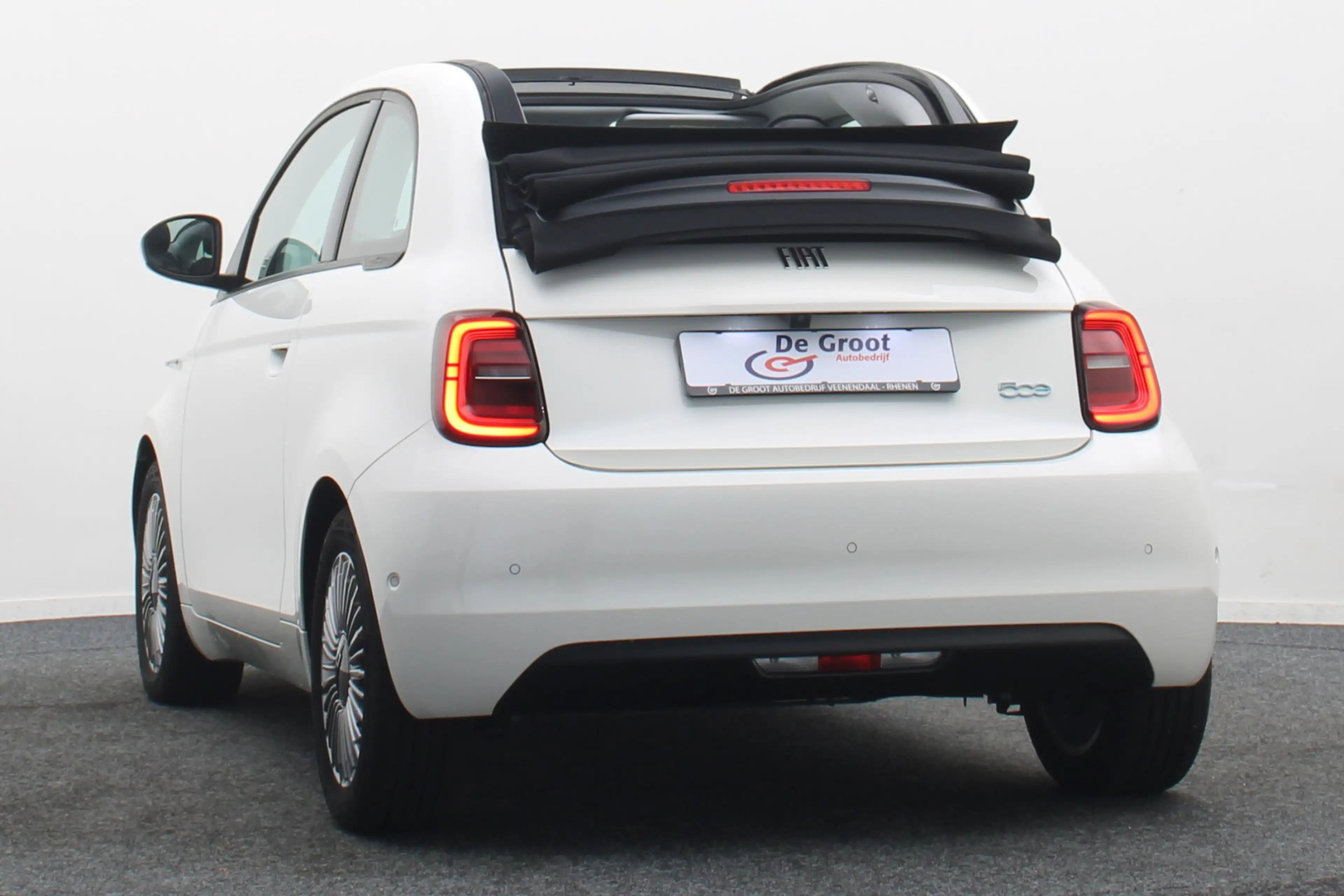 Fiat 500C Icon 42 kWh Cabrio Virtual Cockpit, Climate, Cruis — photo 15