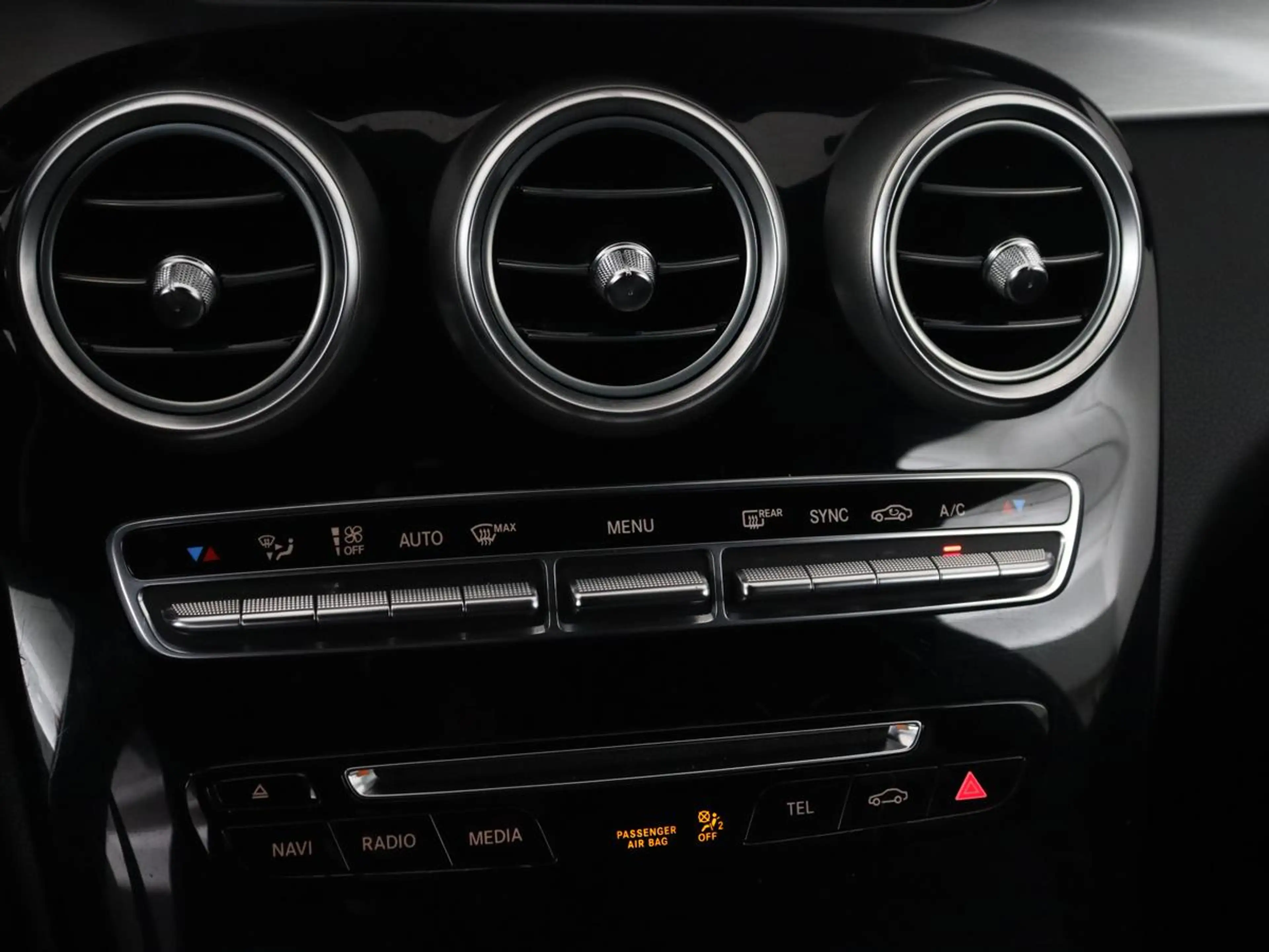 Mercedes-Benz C 250 Prestige — photo 21