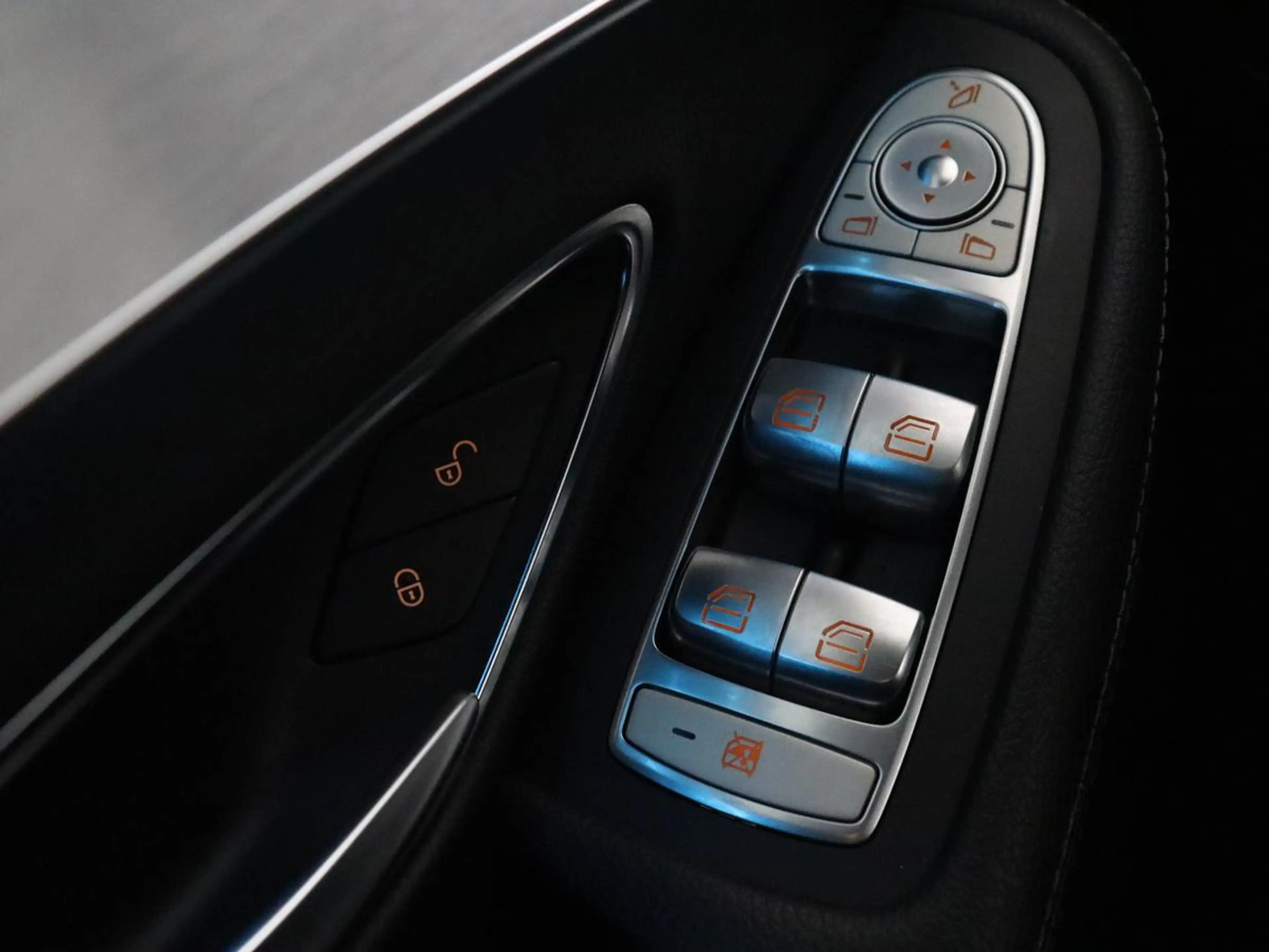 Mercedes-Benz C 250 Prestige — photo 25