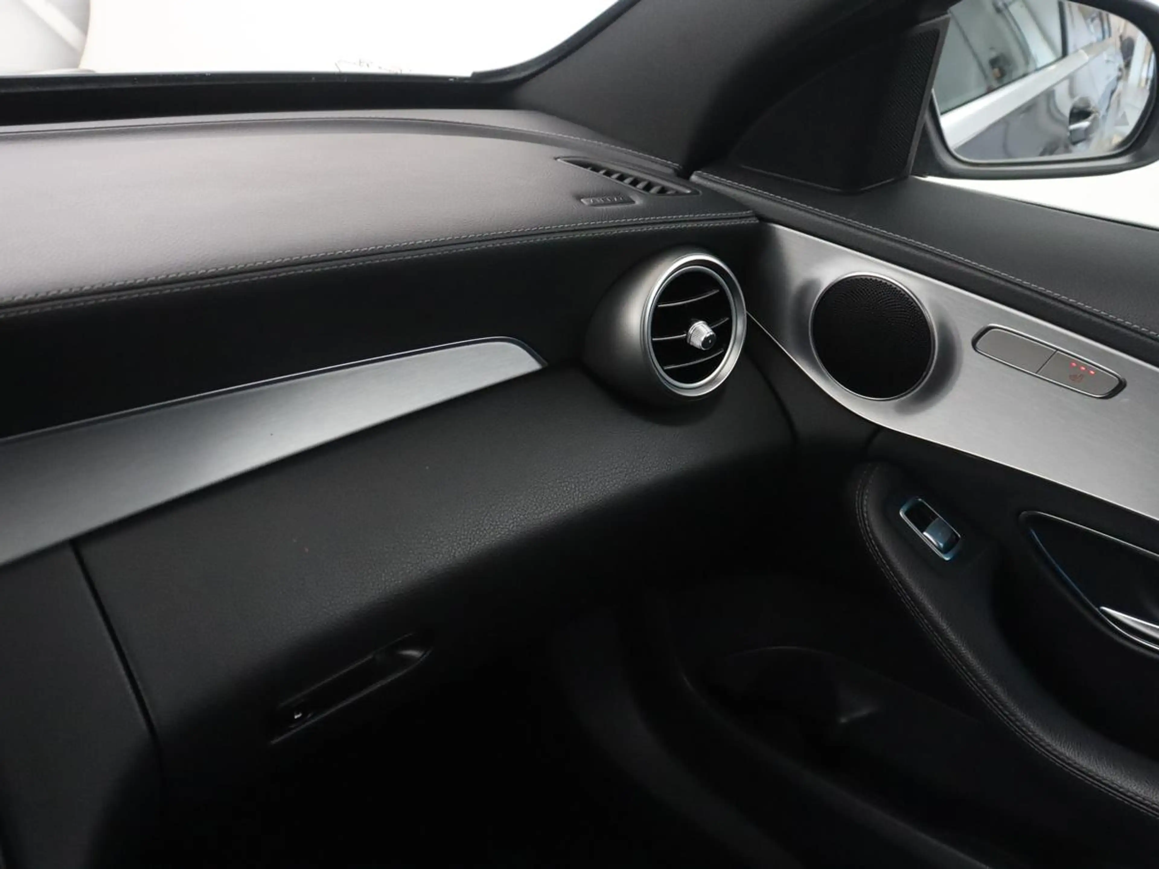 Mercedes-Benz C 250 Prestige — photo 22