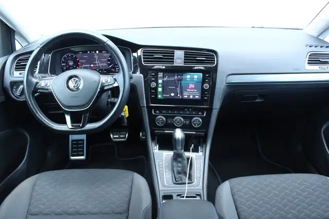 Volkswagen Golf view 2