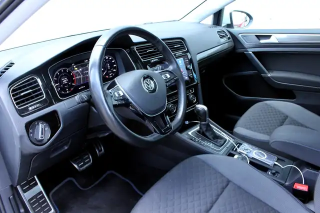 Volkswagen Golf view 11