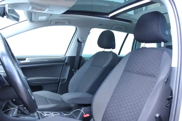 Volkswagen Golf view 12