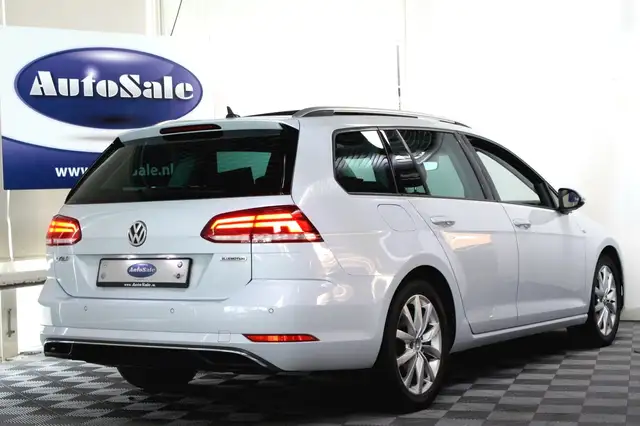 Volkswagen Golf view 3