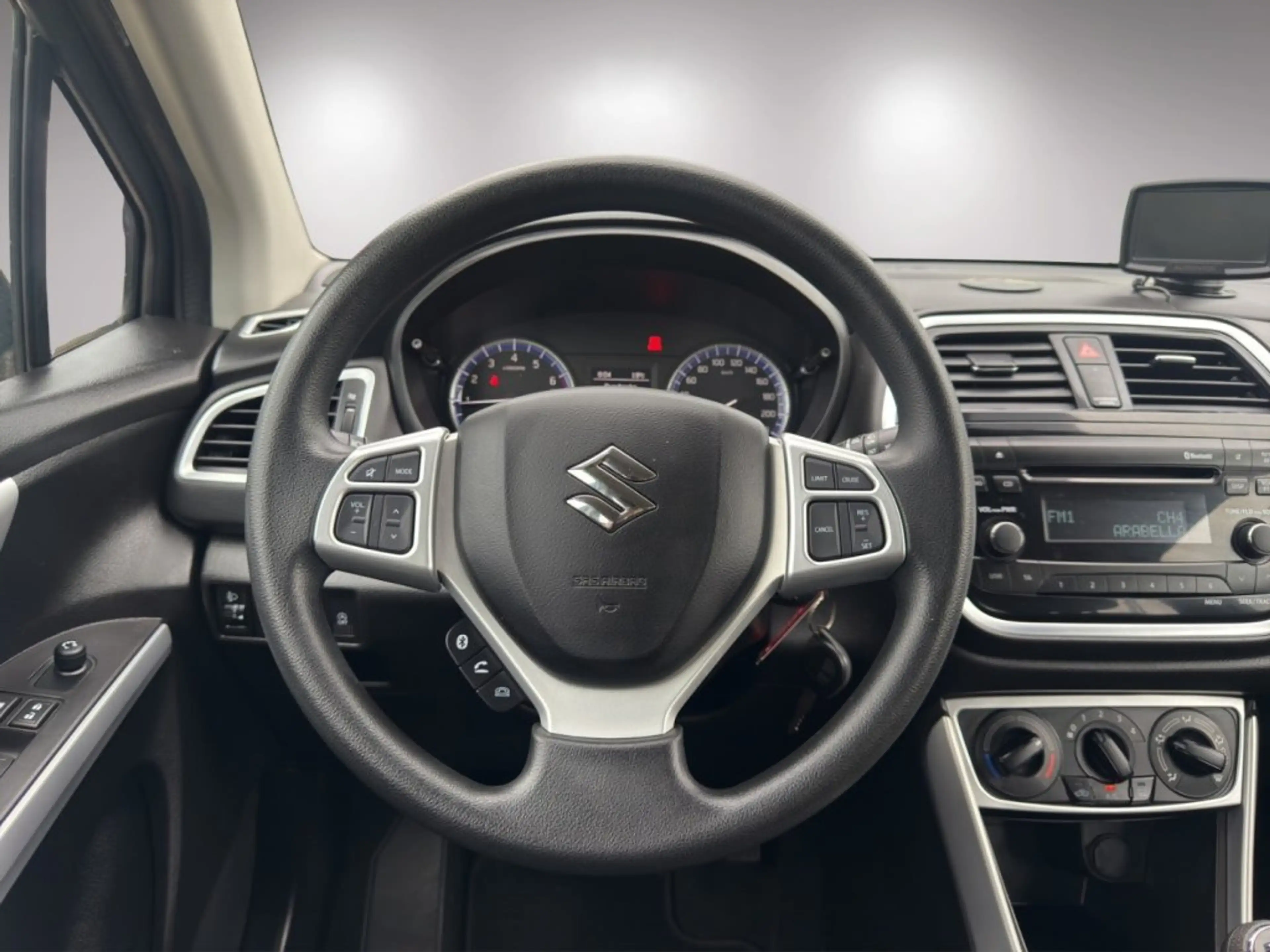 Suzuki SX4 S-Cross 1.0 DITC — photo 8