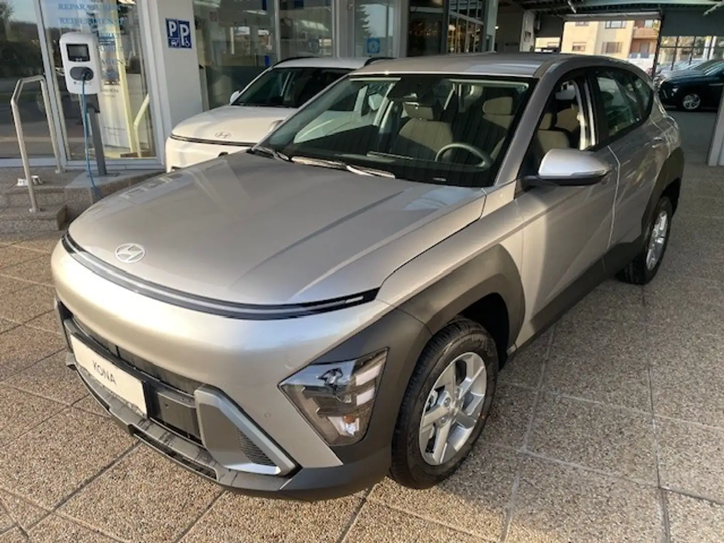 Hyundai KONA Kona 1,0 T-GDi 2WD Smart Line Plateado - 1