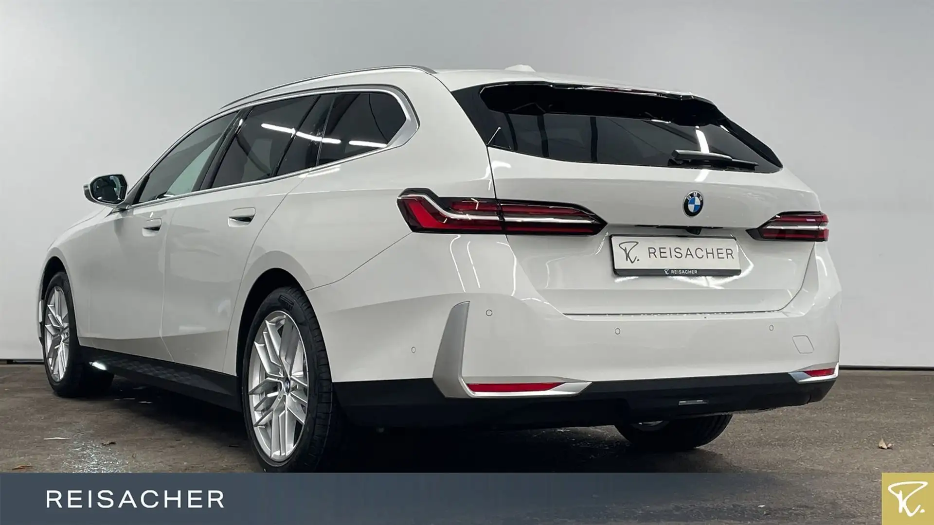BMW 520 d A Tou A AHK ACCPro 360 HuD SHZ 19"LM Weiß - 2