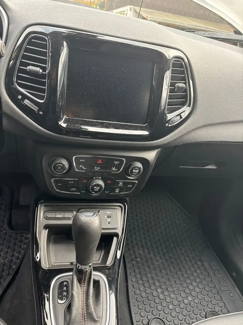 Jeep Compass 1,3 T-GDI Limited DCT*Sommer-Sale* Grijs - 2