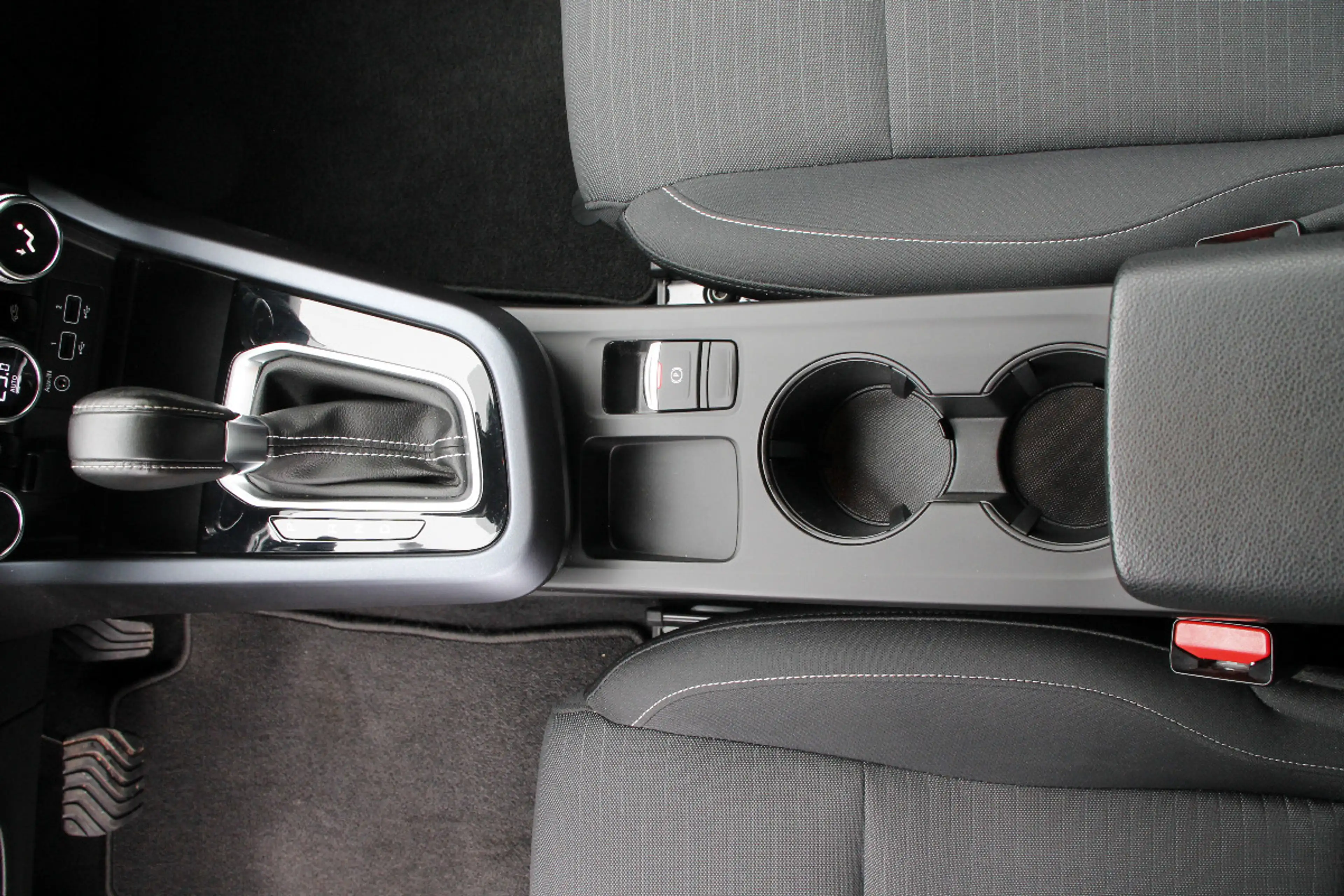Renault Arkana ZEN TCe 140 EDC — photo 14