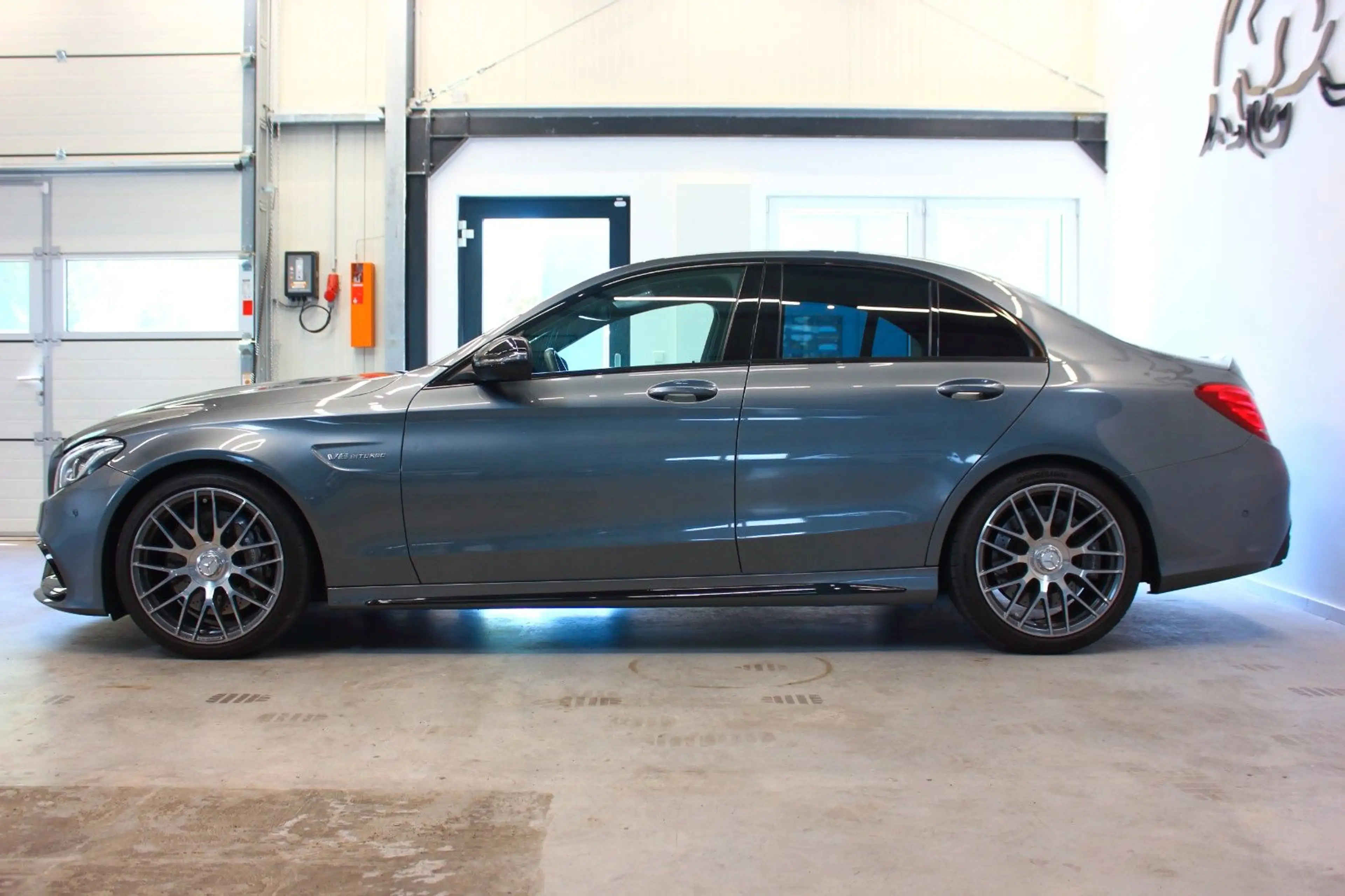 Mercedes-Benz C 63 AMG limo~UNFALLFREI+DEUTSCH+S-HEFT~2Hd — photo 5