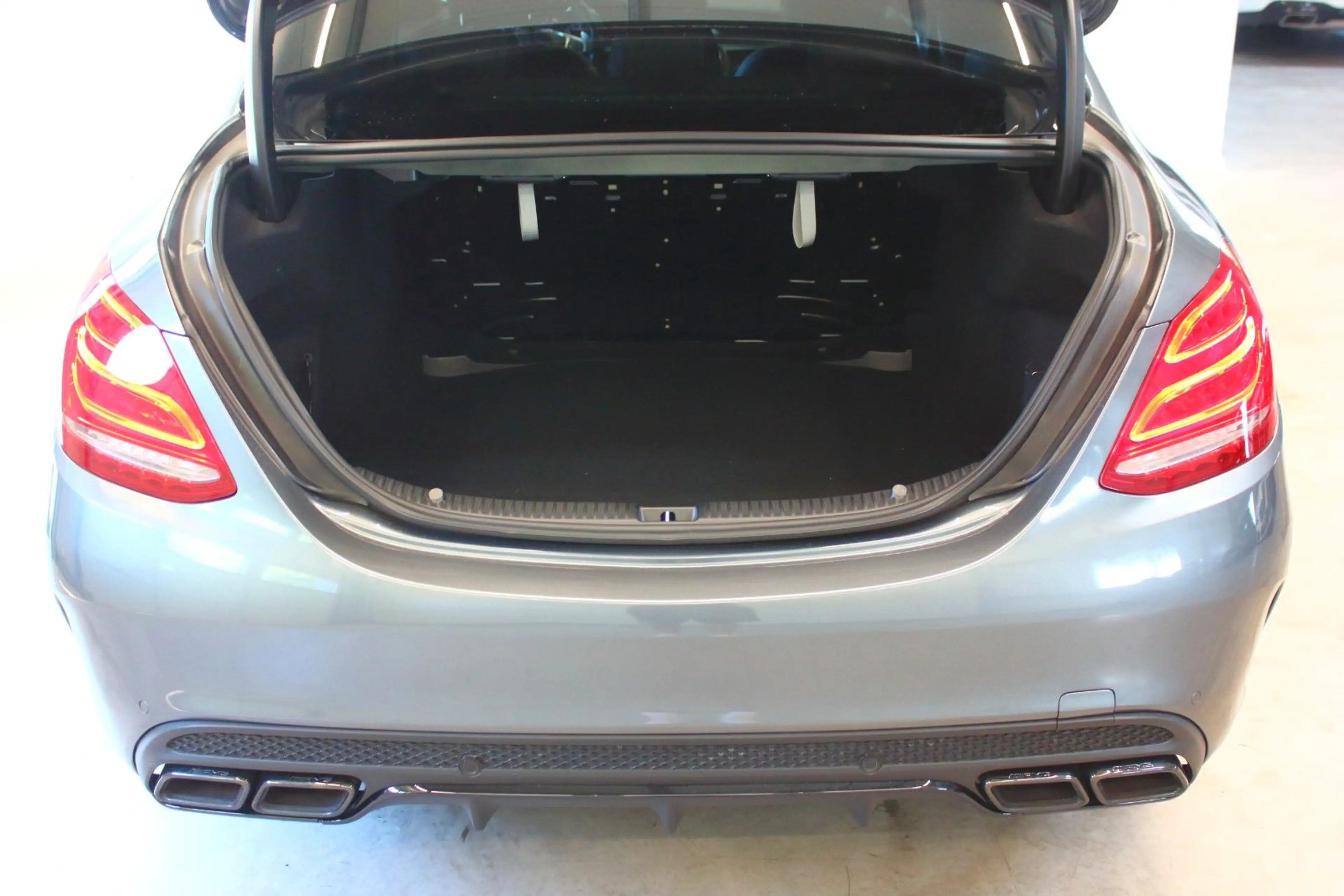 Mercedes-Benz C 63 AMG limo~UNFALLFREI+DEUTSCH+S-HEFT~2Hd — photo 8