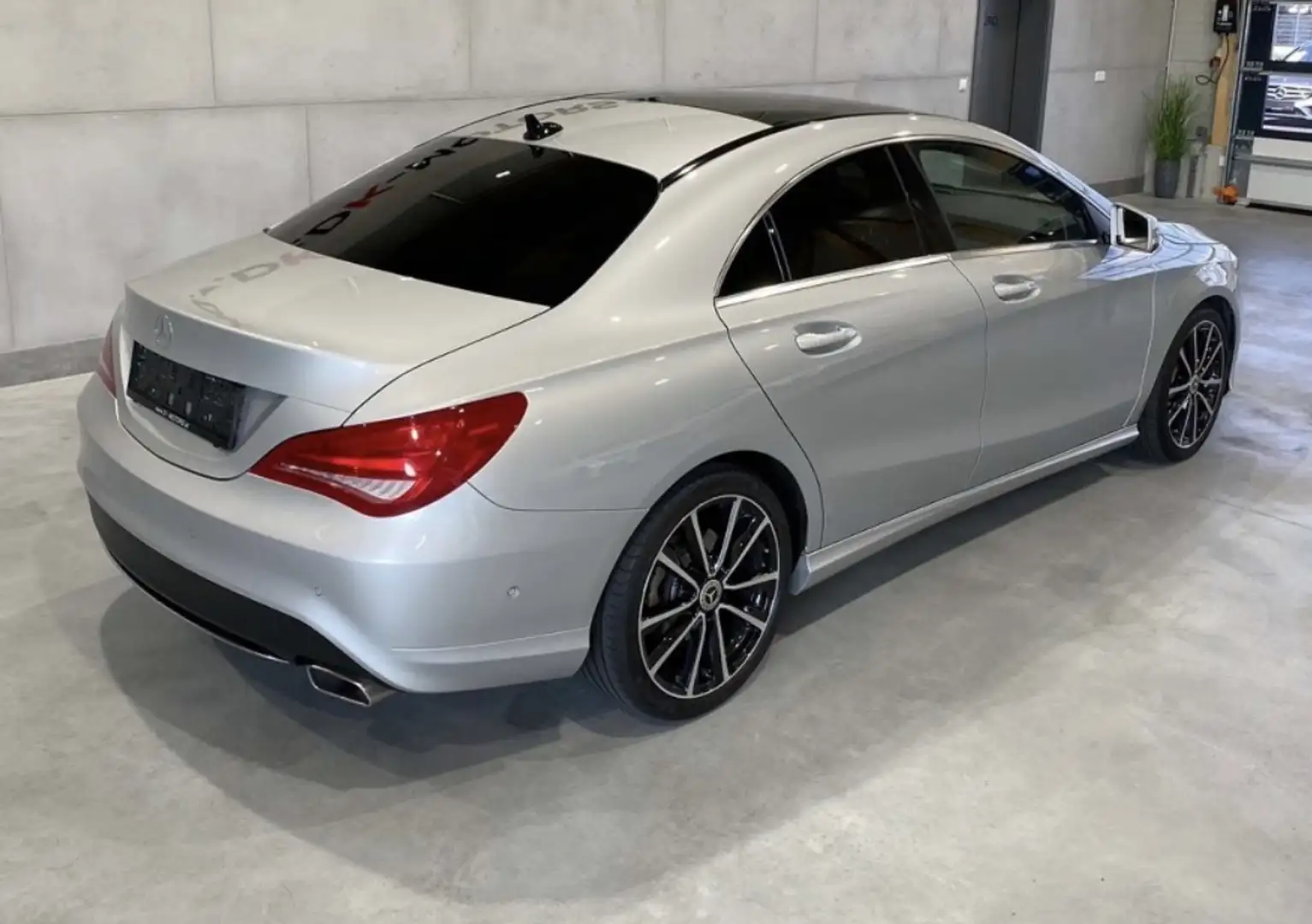 Mercedes-Benz CLA 200 Grau - 2