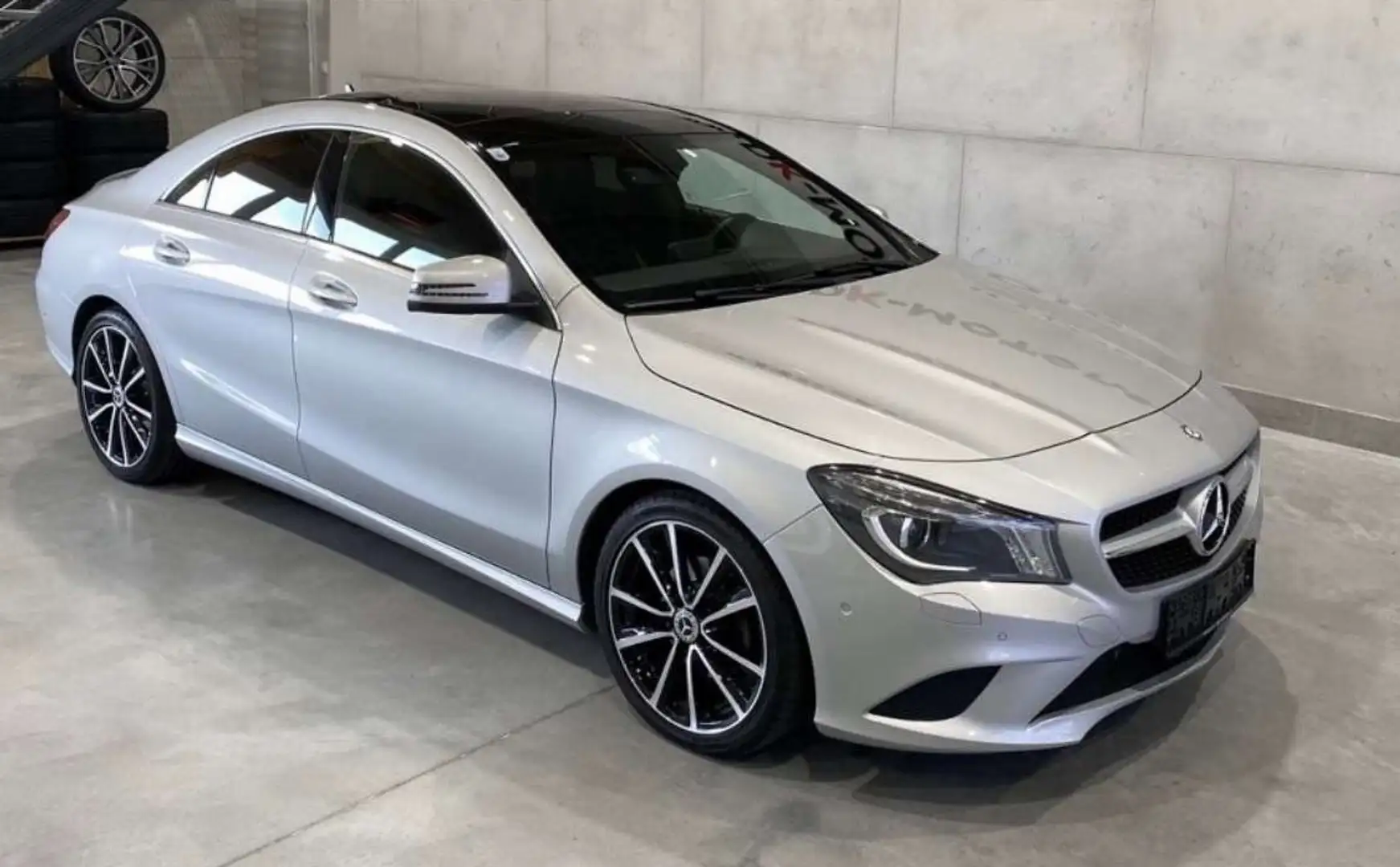 Mercedes-Benz CLA 200 Grau - 1
