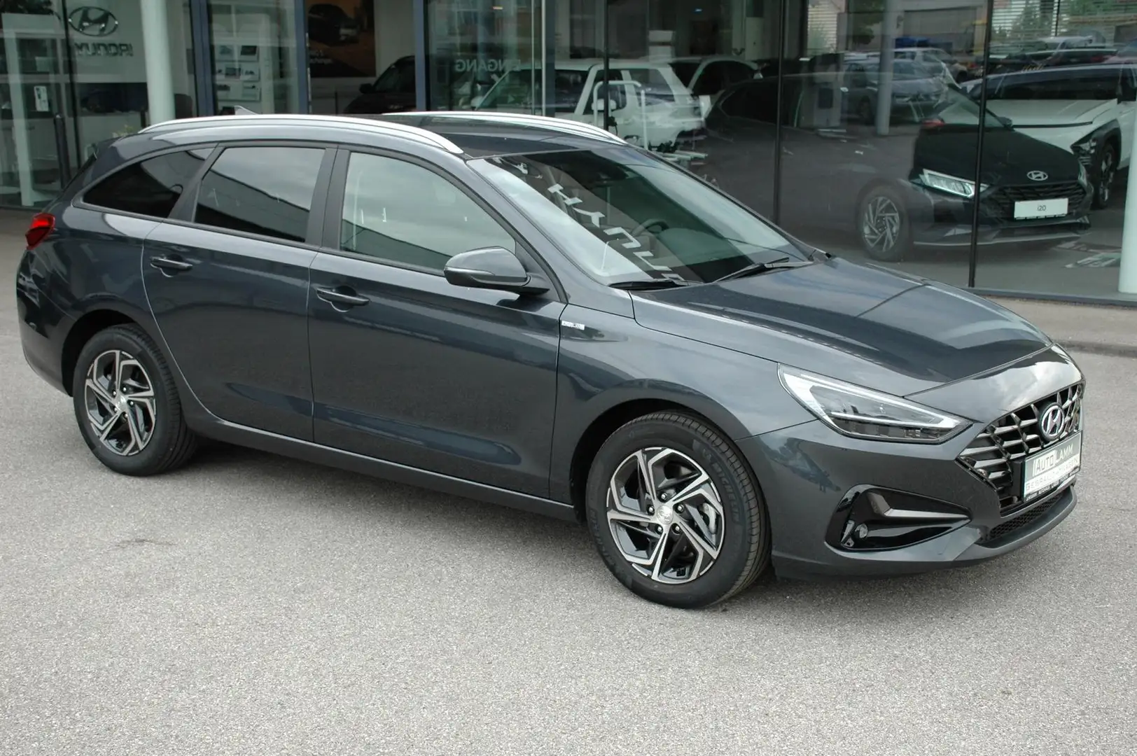 Hyundai i30 CW 1,0 T-GDI Trend Line DCT Aut. Gris - 2