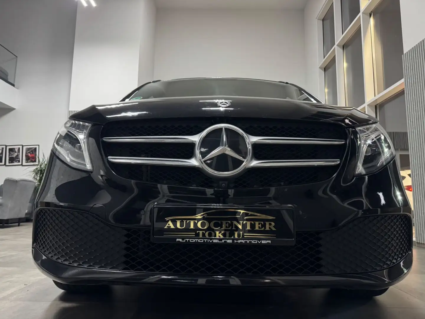 Mercedes-Benz V 300 d AVANTGARDE 4MATIC Extra Lang Schwarz - 2