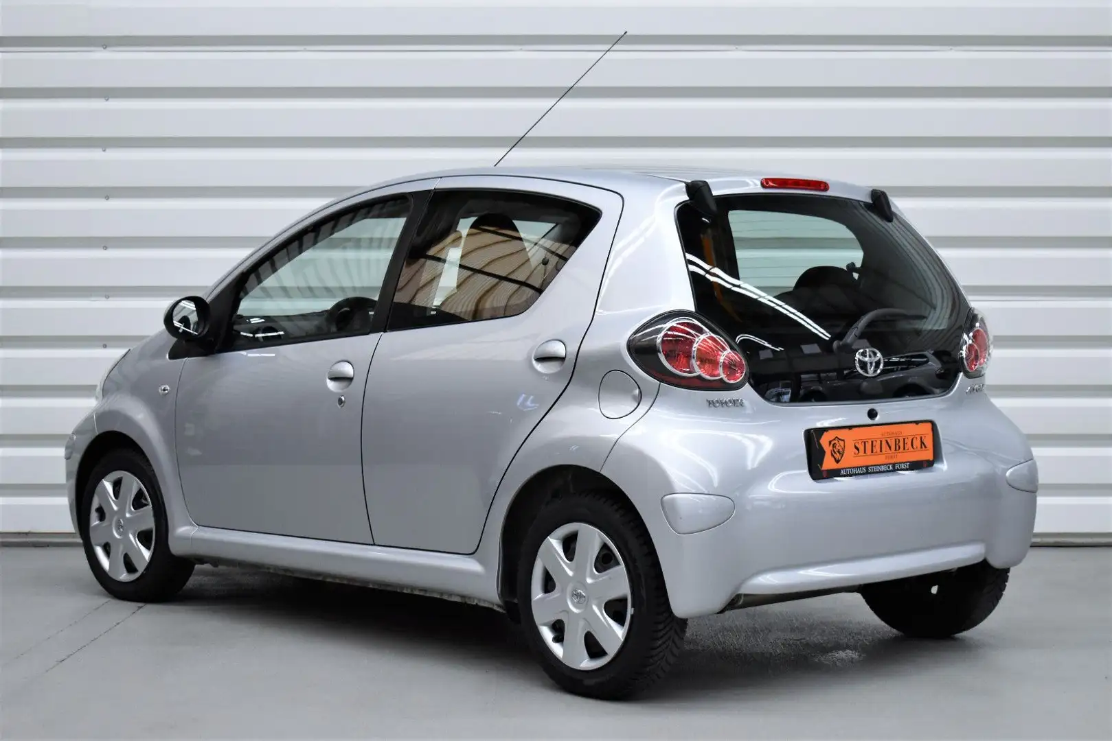 Toyota Aygo Cool+1.Hand+Klima+Automatik+Nur 13.700KM Silber - 2