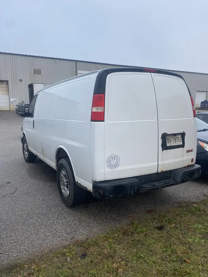 GMC Savana снимка GMC Savana