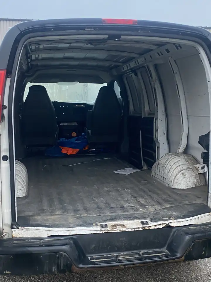 GMC Savana снимка GMC Savana