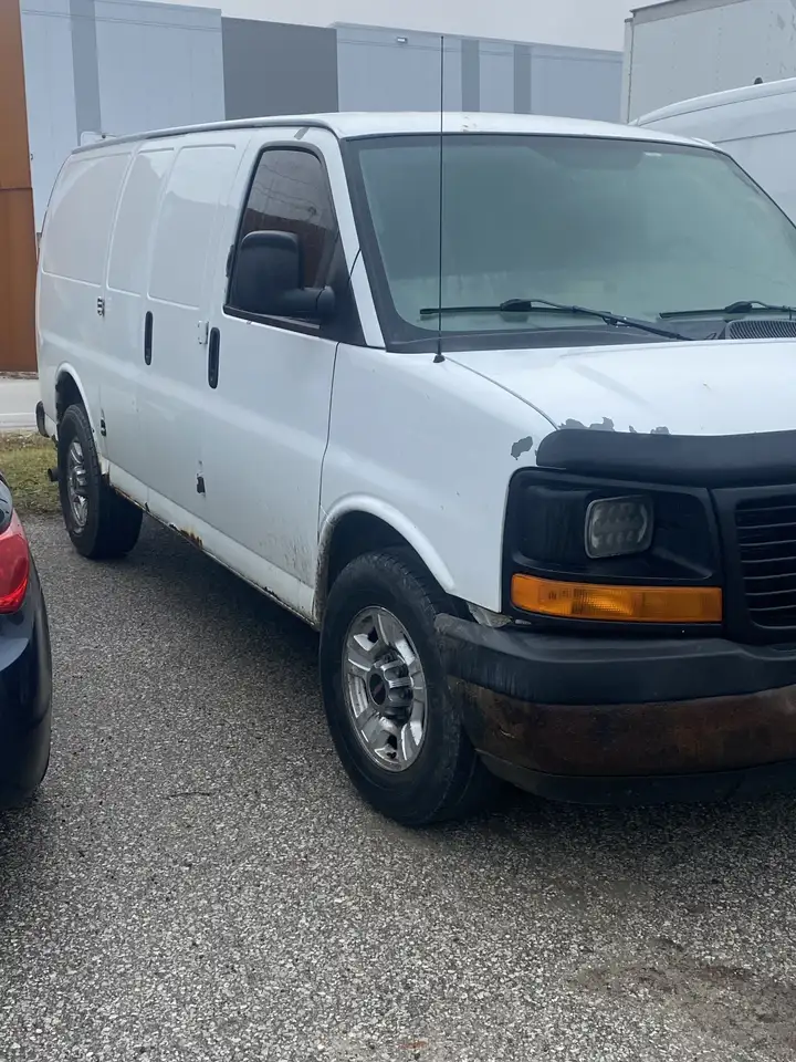 GMC Savana снимка GMC Savana