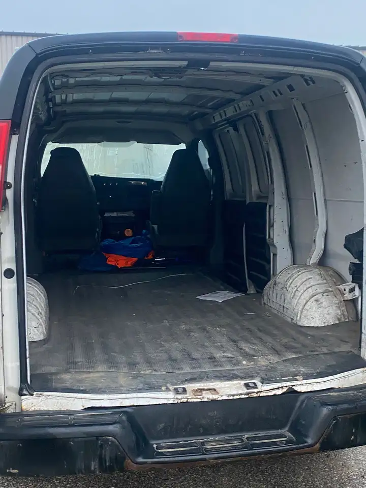 GMC Savana снимка GMC Savana