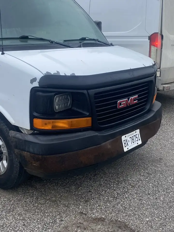GMC Savana снимка GMC Savana